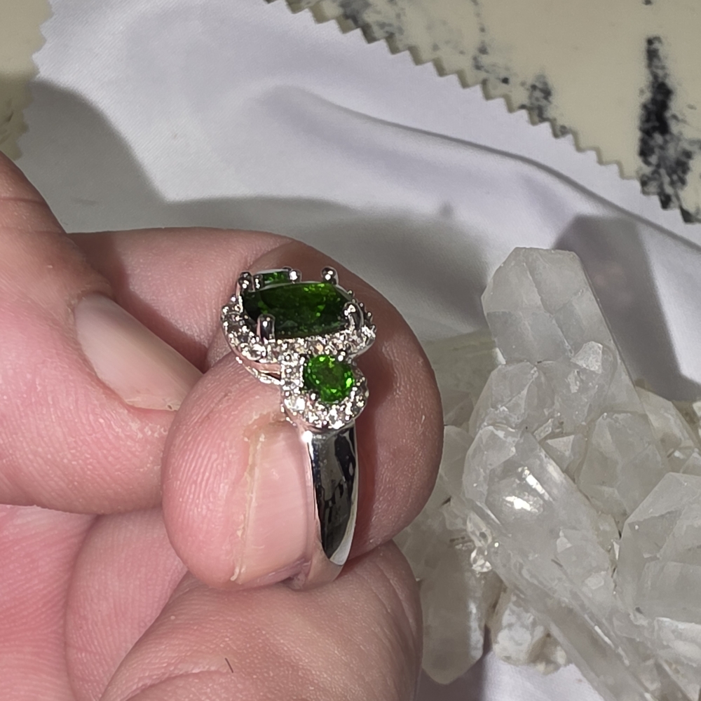 Dazzling Green Gemstone Silver Ring - image 2